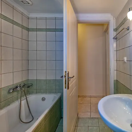 Tsiolis & Apartment *
